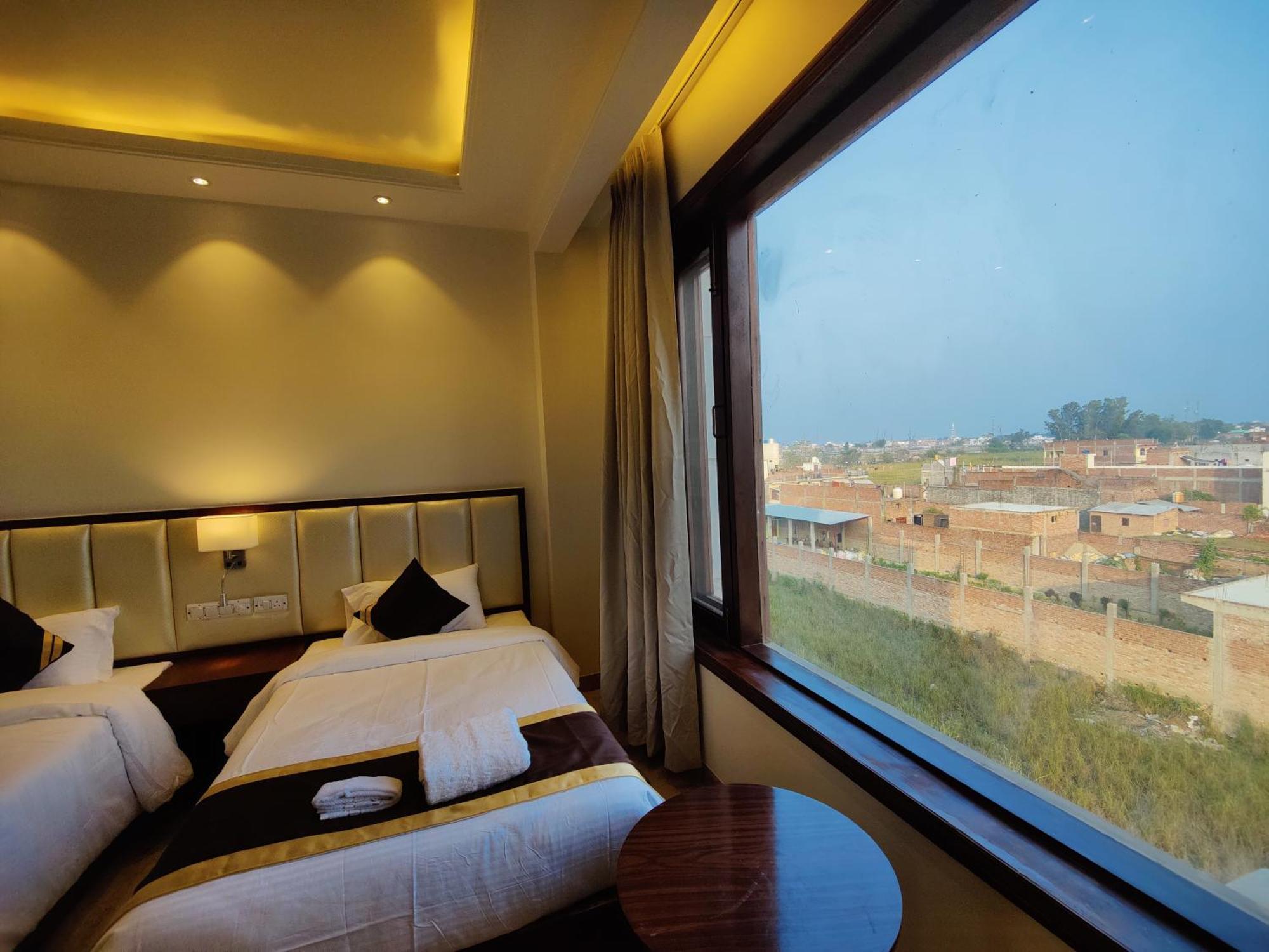 Mds Royal Resort Tulsipur ภายนอก รูปภาพ
