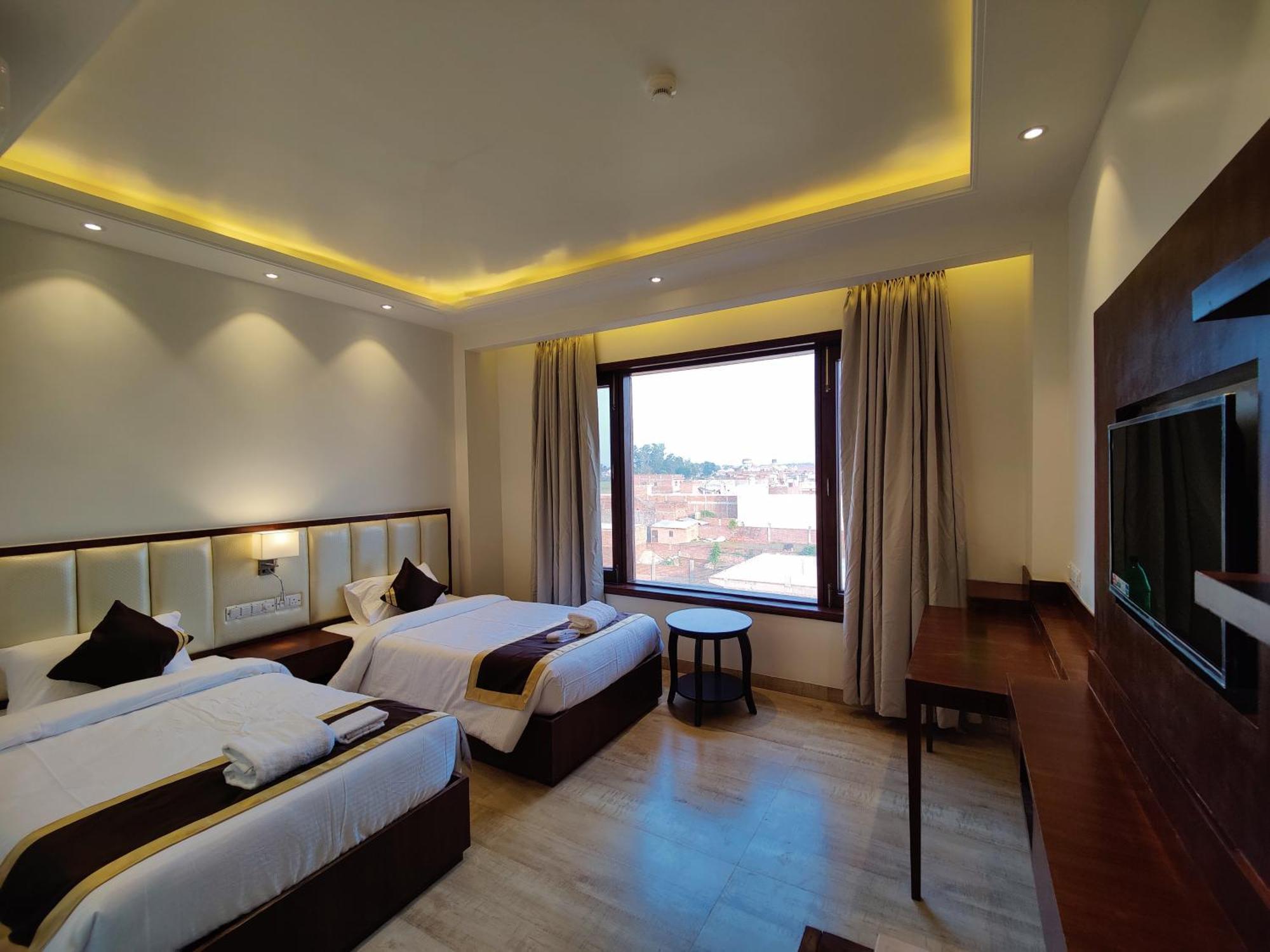Mds Royal Resort Tulsipur ภายนอก รูปภาพ